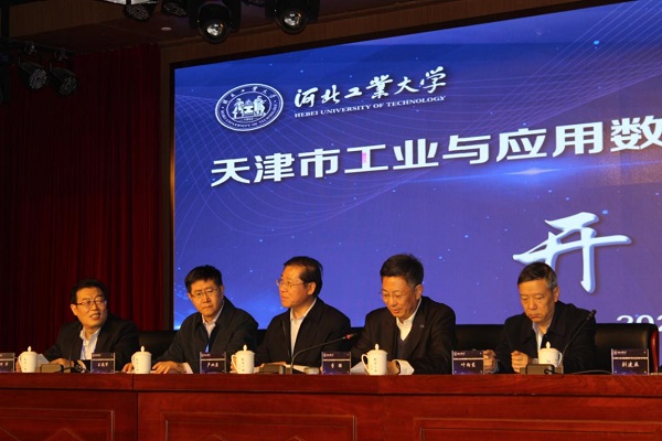 天津市数学会理事长,南开大学尤建功教授指出天津的应用数学发展非常