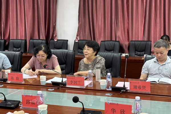 路福平校长对食品学会一行来访表示欢迎,他介绍了天津科技大学的办学